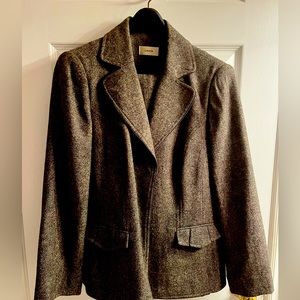 50 % wool, two-piece suit, blazer with pants.